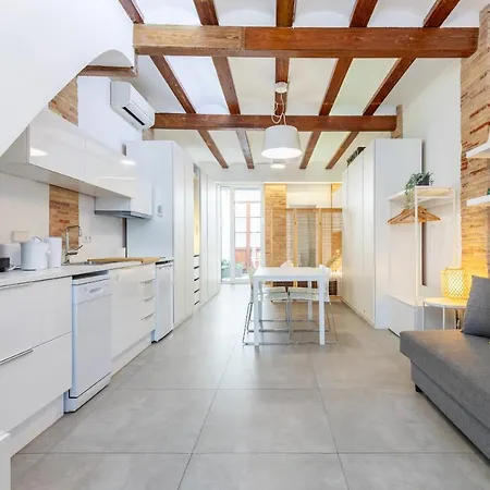 Apartup Arenas Apartment